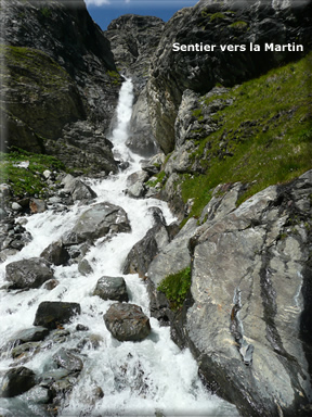 Cascade dans la montée vers La Martin